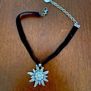 Oktoberfest choker w edelweiss charm